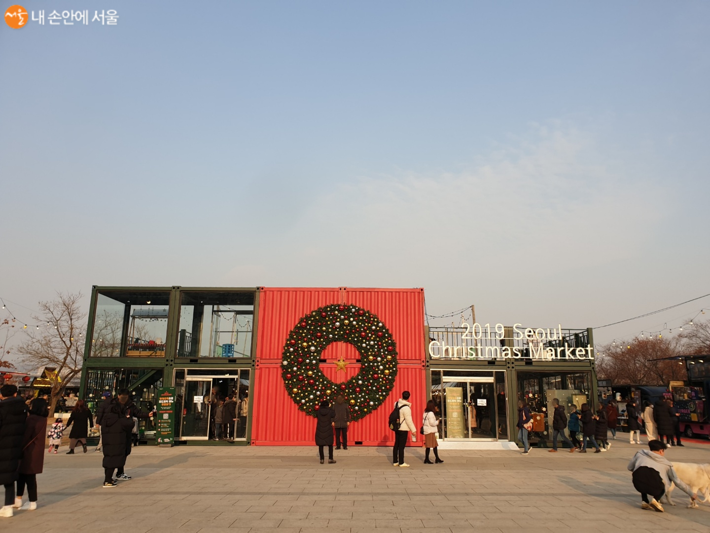 서울크리스마스마켓을 찾은 시민들 모습 ©염윤경