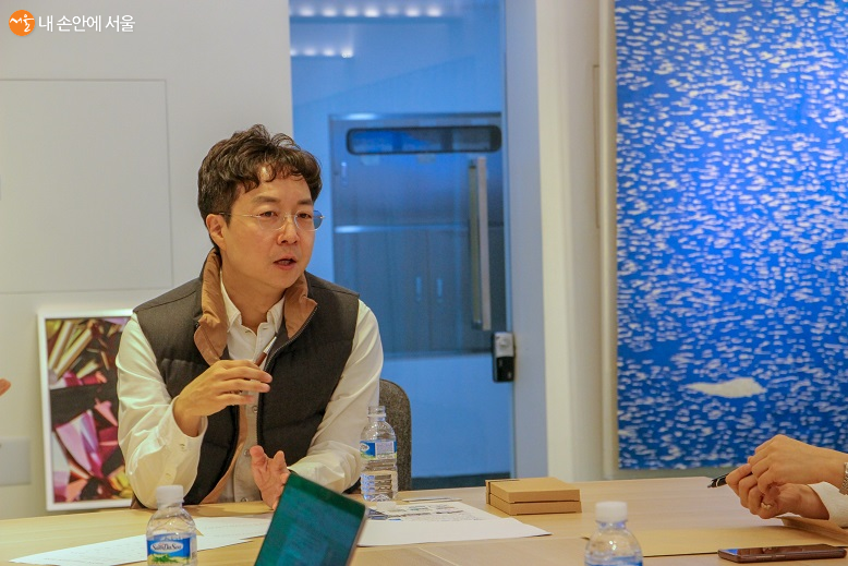 유현준 교수는 tvN 프로그램 '알쓸신잡'에서 '셜록'이라는 별명으로 활동했다