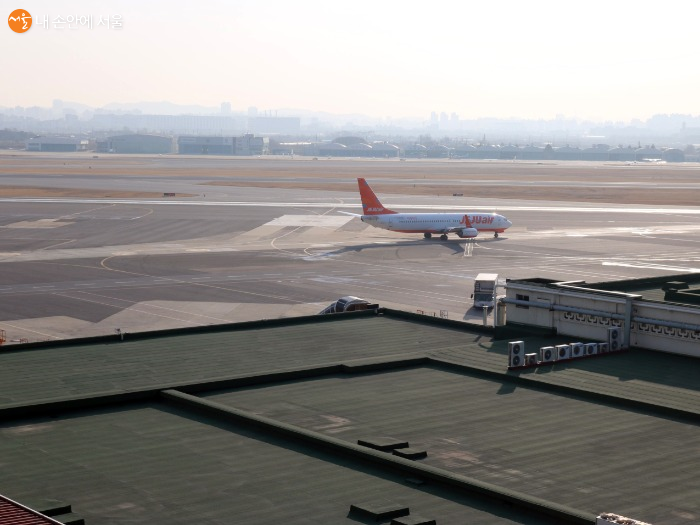 서울에서 가장 가깝게 비행기를 볼 수 있는 김포공항 전망대 