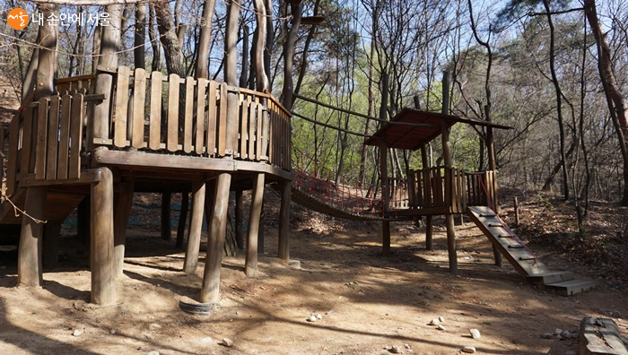 아이들이 숲속에서 마음껏 뛰어놀 수 있는 유아숲체험장