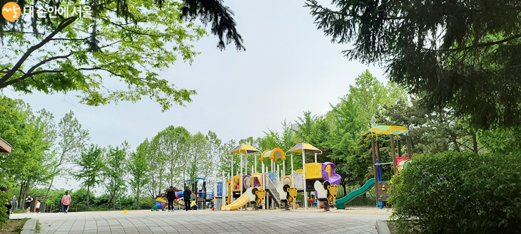 용마폭포공원 어린이 놀이터