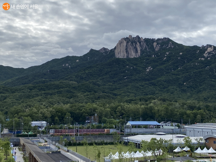 평화문화진지 전망대에서 본 도봉산 