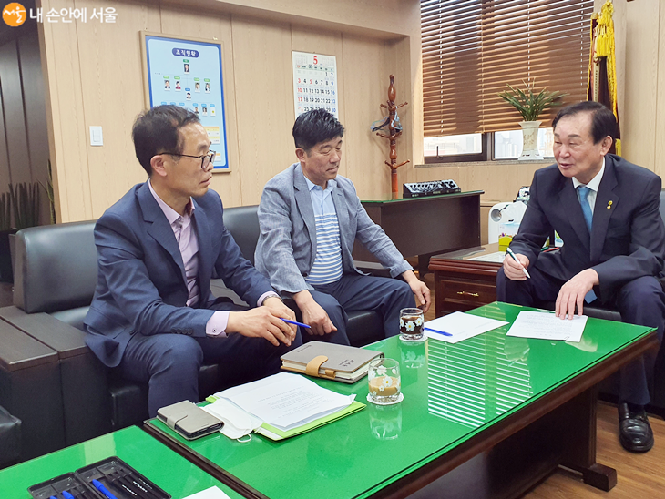 서울특별시새마을회 김일근 회장(우측)과의 인터뷰 Ⓒ서울시새마을회