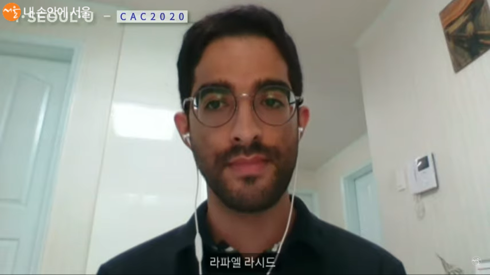 한국의 코로나19 대응에 대한 외신 의견을 전달하는 라파엘 라시드 기자 