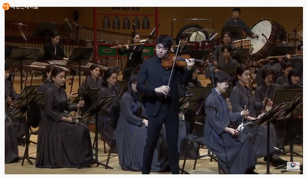 북한 작곡가 리한우가 바이올린 협주곡으로 만든 ‘옹헤야’를 국악관현악으로 편곡해 '대니 구'가 협연했다