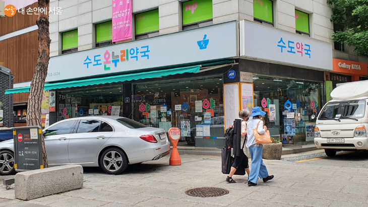 서울미래유산 두 곳의 약국 중 하나인 75년 역사를 담고 있는 '수도약국' 