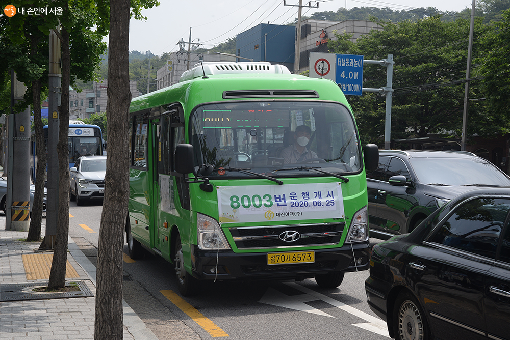 전국 최초의 중소형 전기 시내버스인 8003번 버스가 지난 25일부터 운행을 시작했다