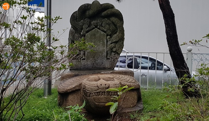 용산역 옆 철도회관 마당에 있는 고려시대 석비인 연복사탑중창비