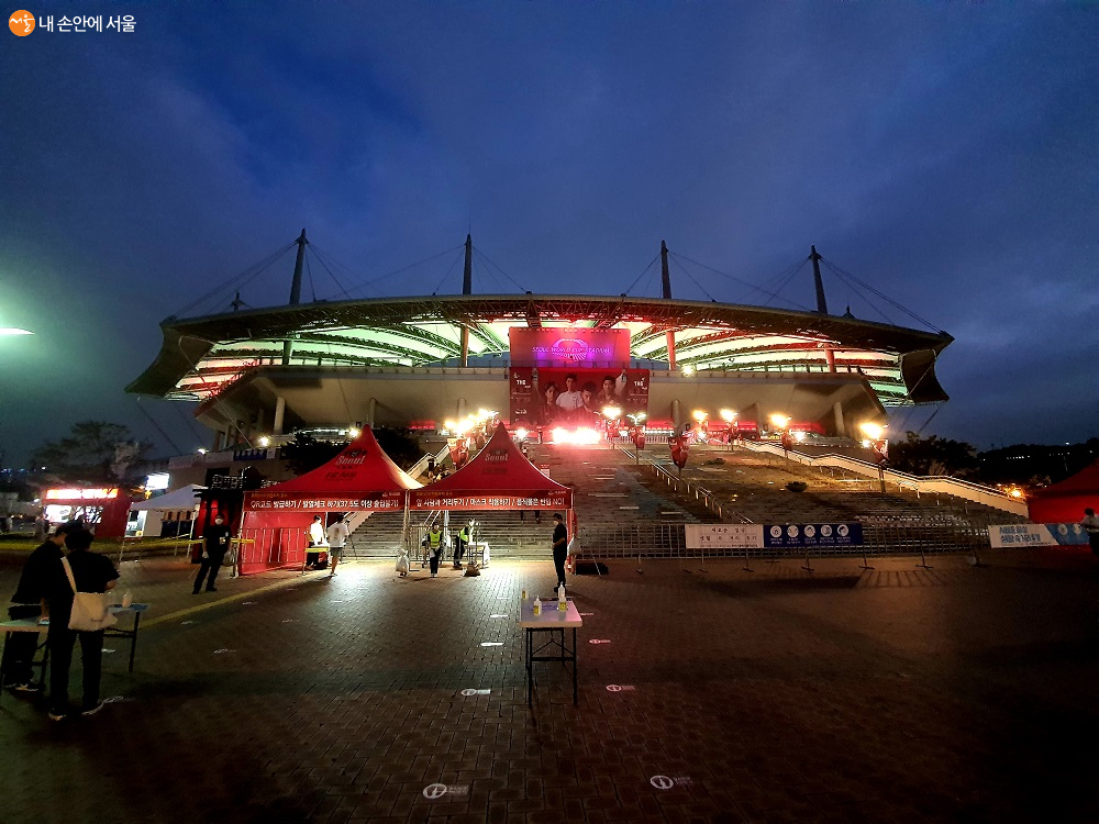 지난 7일, 코로나 19 이후 처음으로 관중 입장을 시작한 서울월드컵경기장 