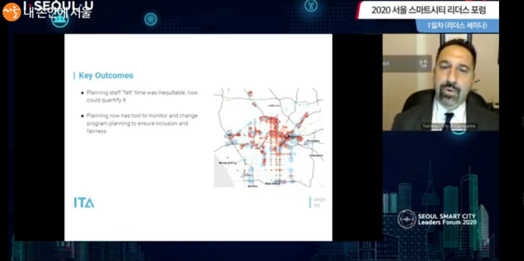  LA 스마트 도시의 구축망을 설명하고 있는 테드 로스 최고정보책임자 