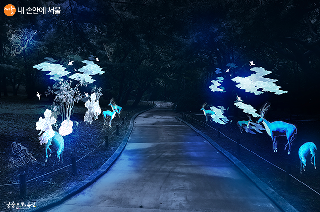 여러 동물들의 모습을 빛으로 재현한 '숲의 이야기' ©궁중문화축전