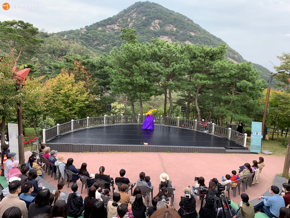 2020 서울교방 동인춤전 '우리 전통춤 이야기' 공연이 10월 매주 금요일 펼쳐진다. 
