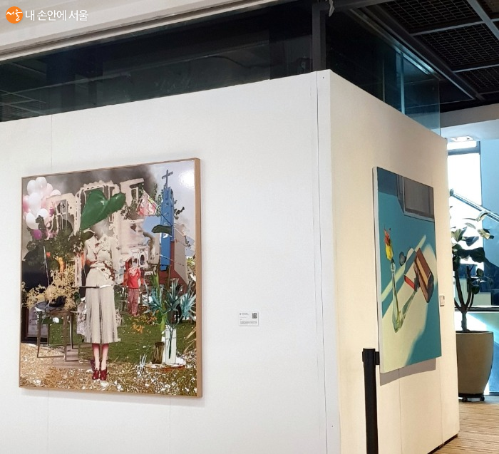 LG하우시스 매장 3층에 작품이 전시되어 있는 모습 
