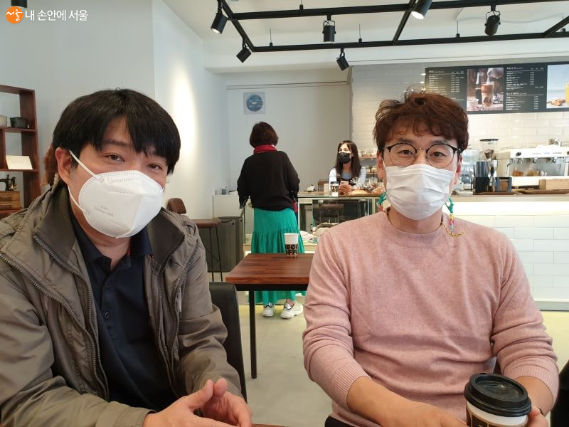 나눔봉제협동조합 김두환 이사와 이경우 기획실장 