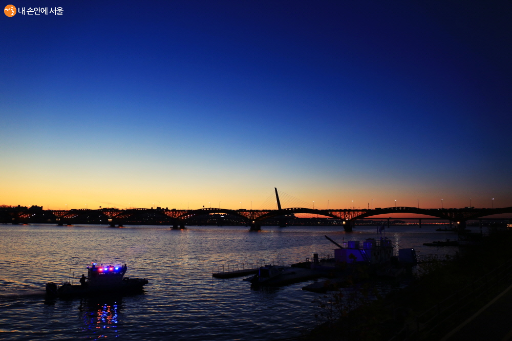 서울함공원 옆에 있는 한강수상경찰 순찰선